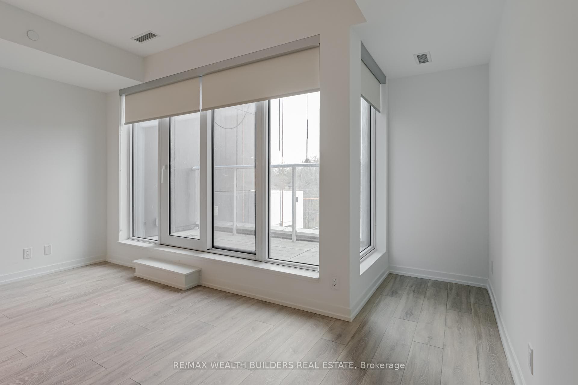 2020 Bathurst Street Unit 627 photo 11