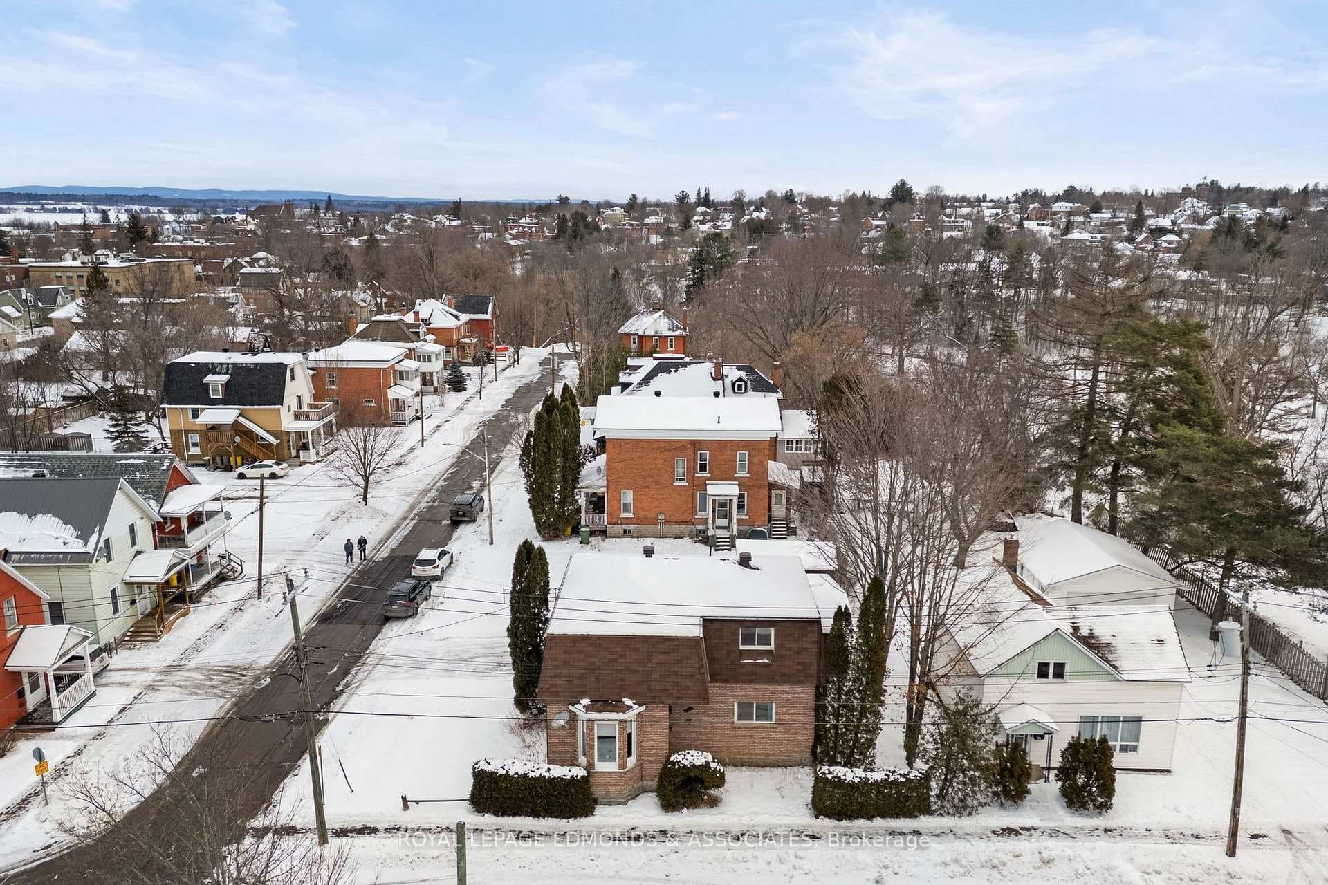 363 Moffat Street photo 33