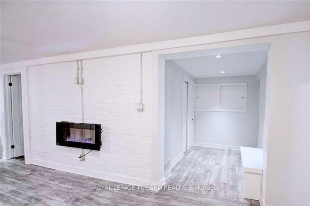 877 Waterloo Street Unit Basement photo 4