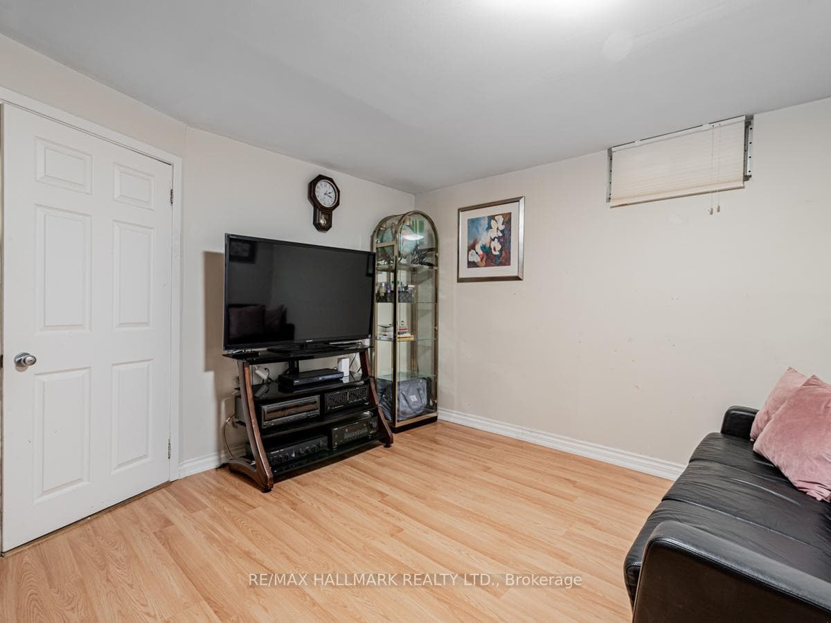 1660 John Street photo 26