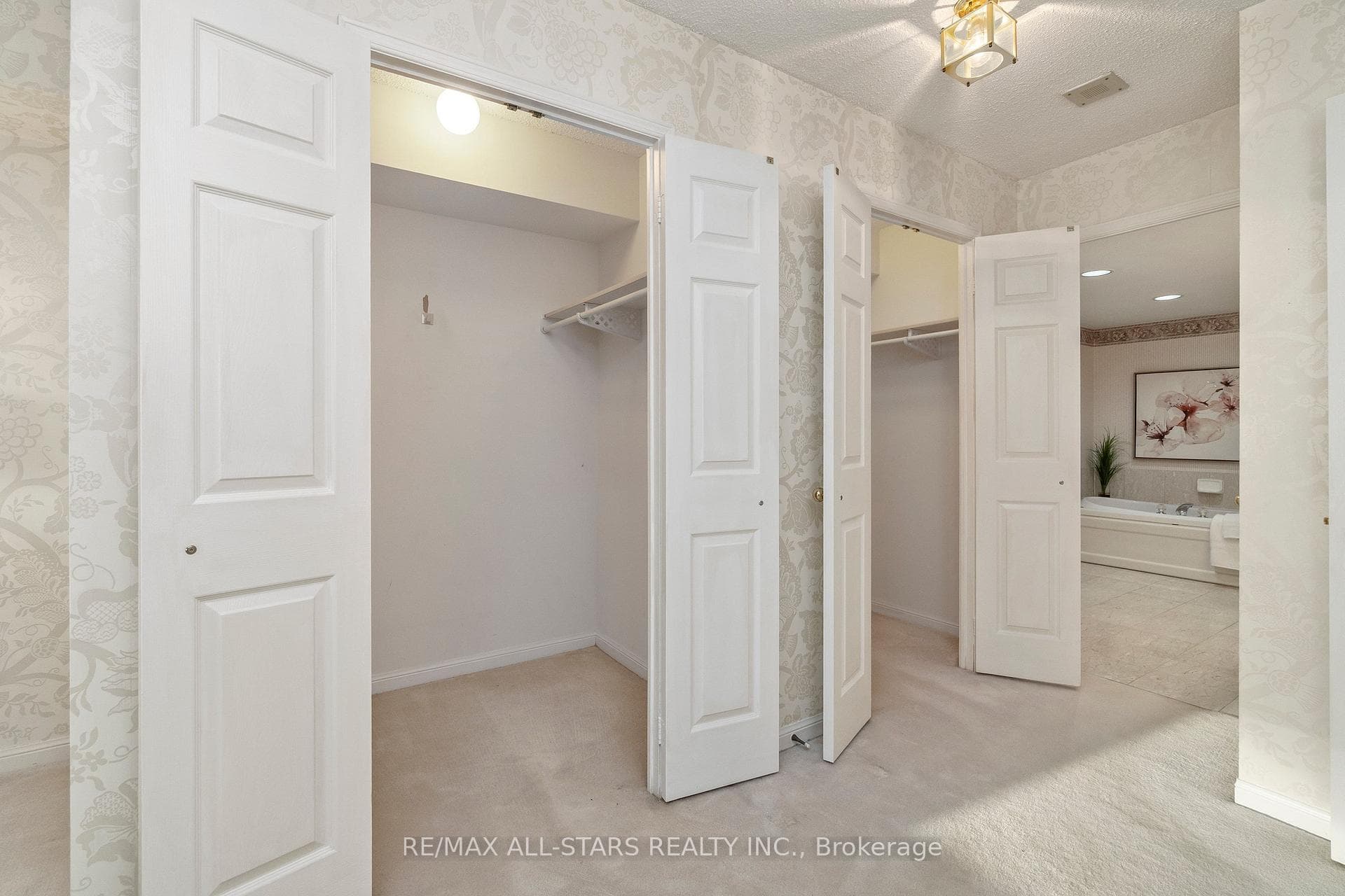 610 Bullock Drive Unit 701 photo 24