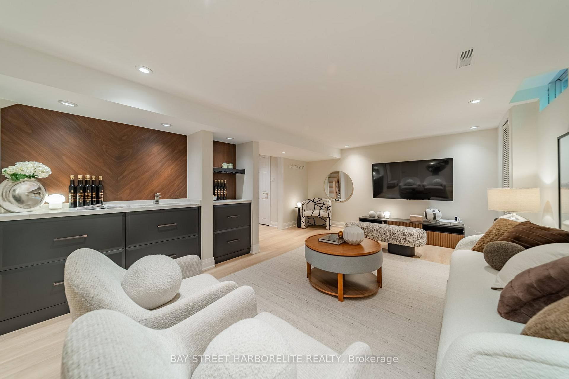 2366 Devon Road photo 27