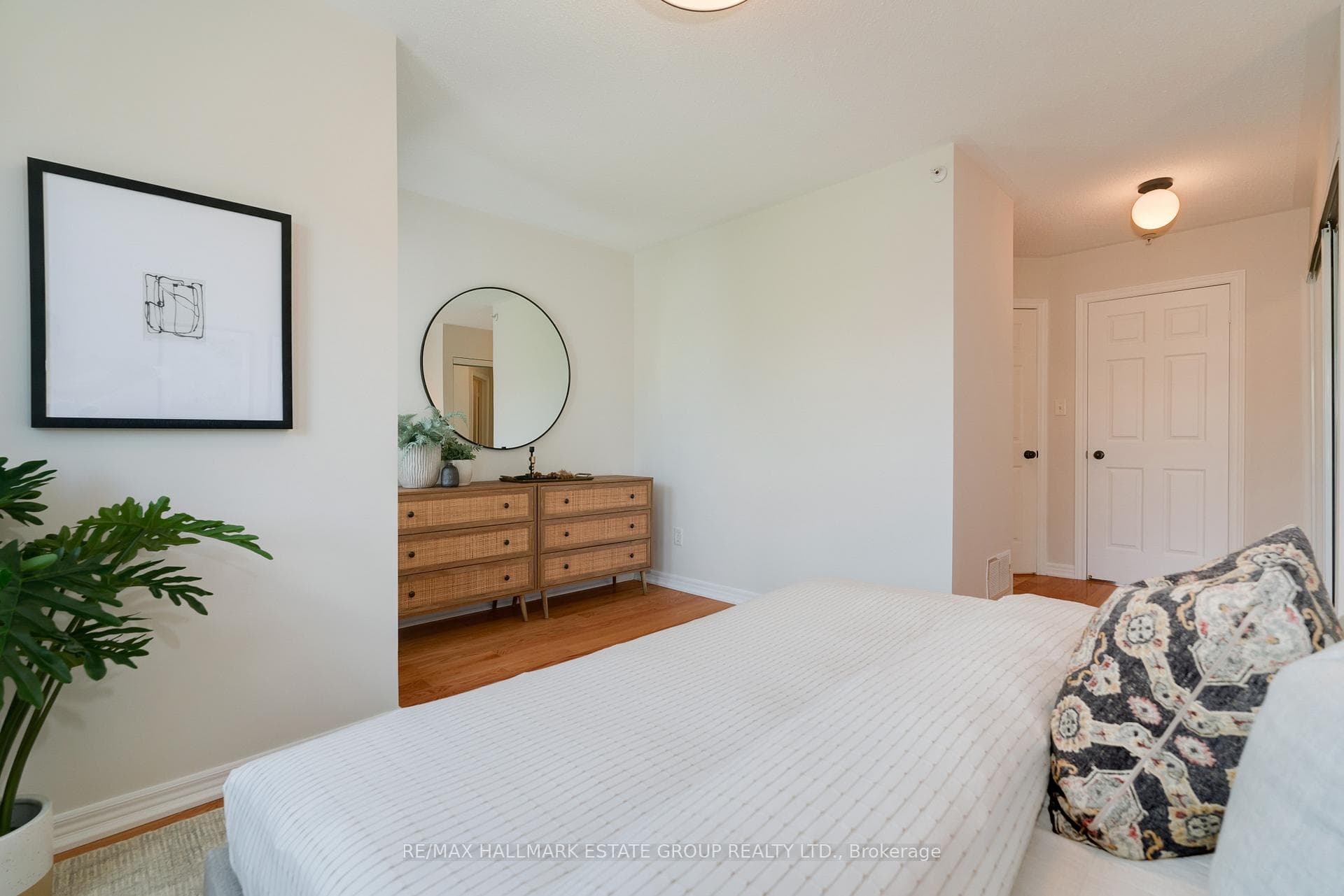 20B Leaside Park Drive photo 19