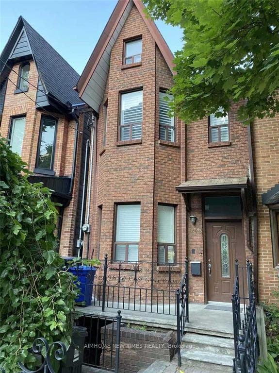 248 Robert Street photo 1