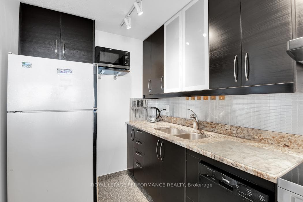20 Chesterton Drive Unit 1012 photo 16