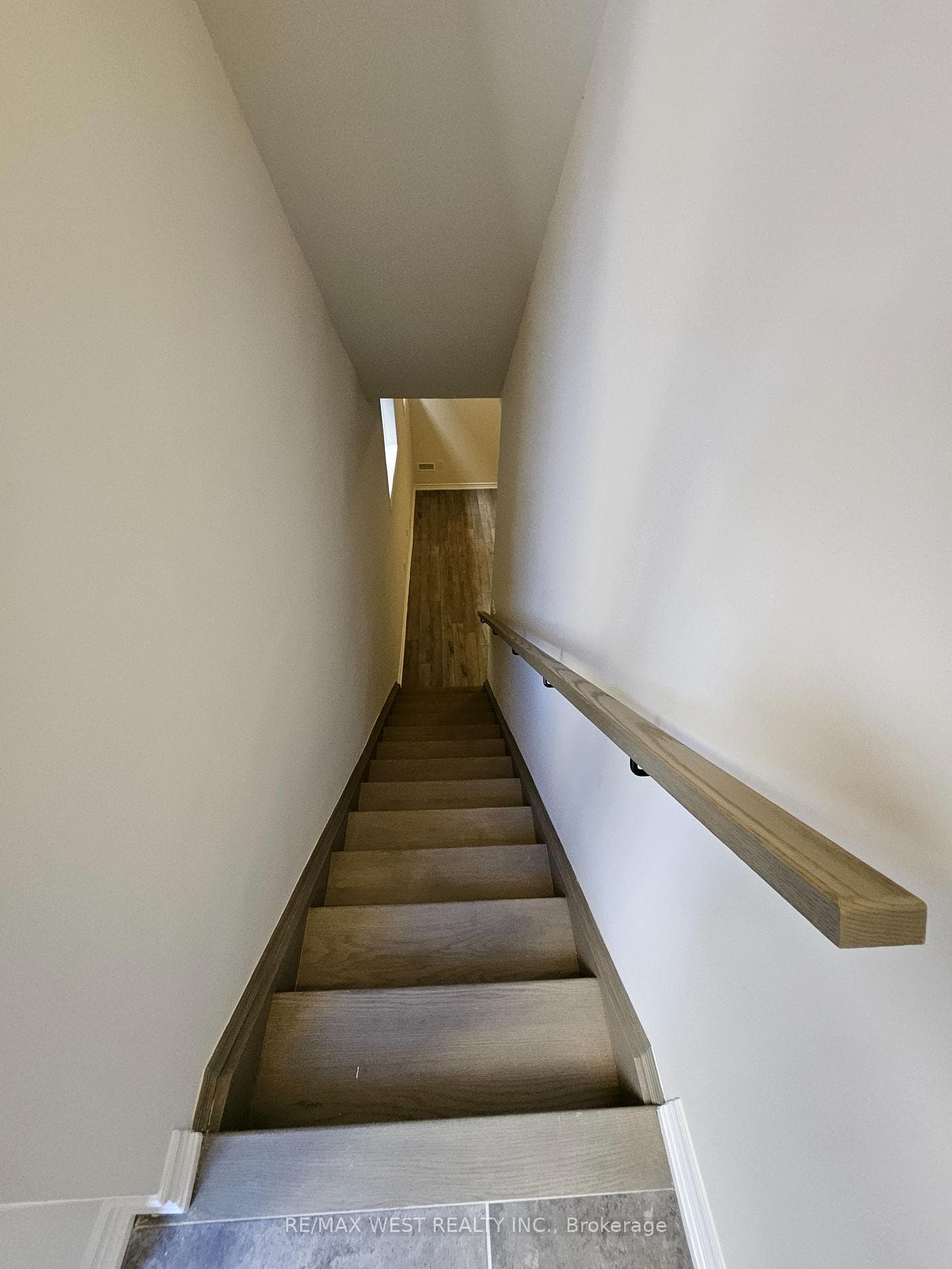 24 Ludlow Drive Unit Bsmt photo 3