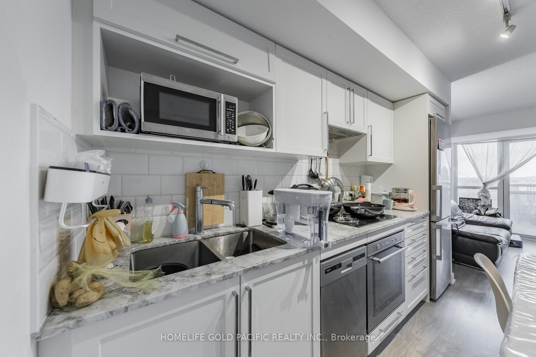 275 VILLAGE GREEN Square Unit 1618 photo 17