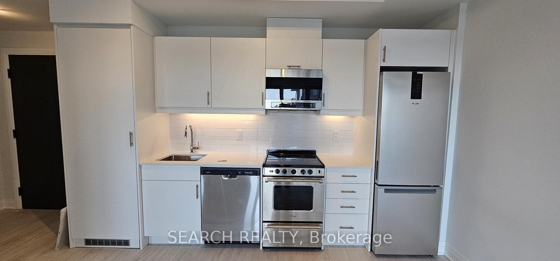 412 Silver Maple Road Unit 301 photo 2