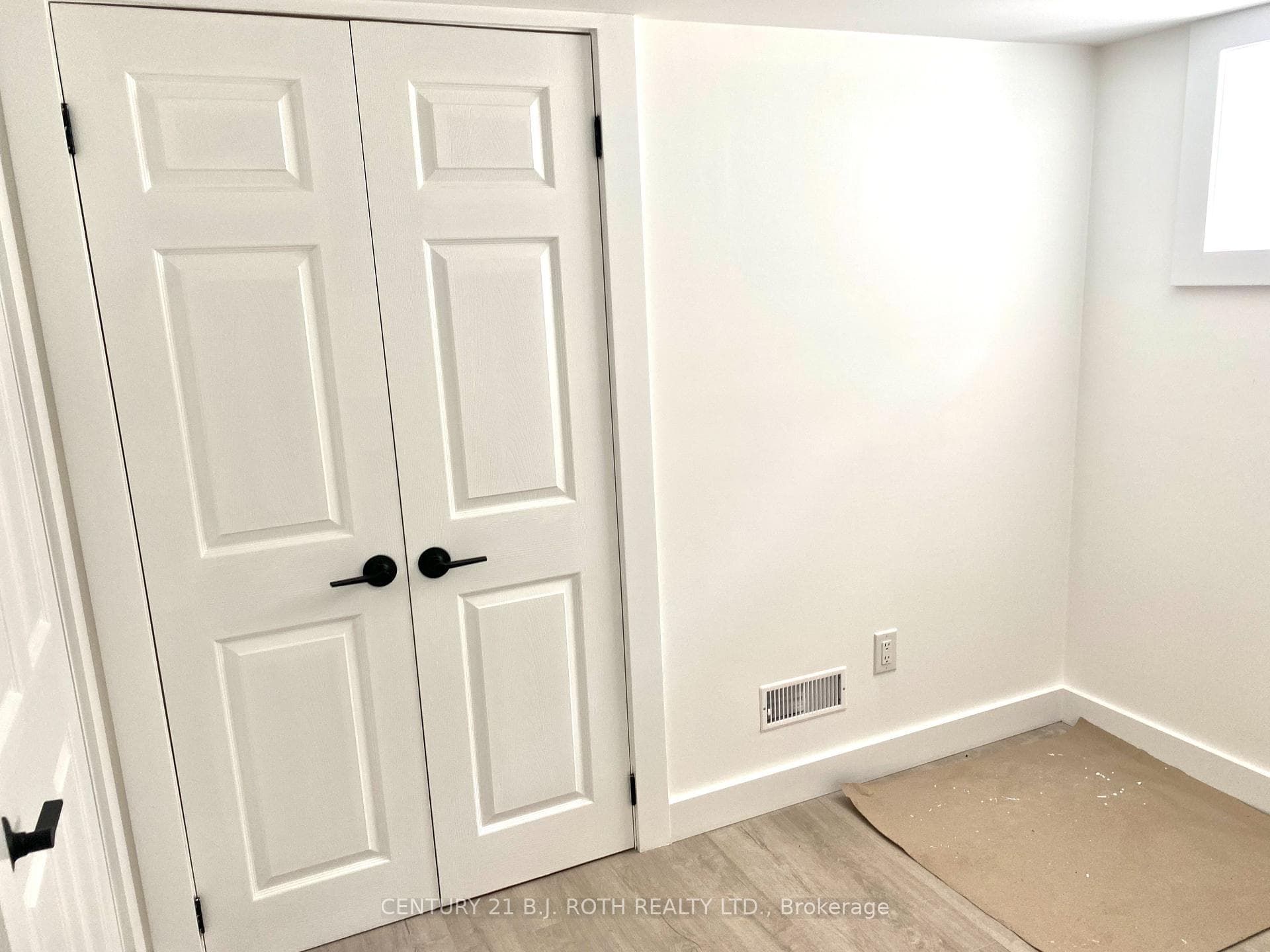 129 Innisfil Street Unit Lower photo 10