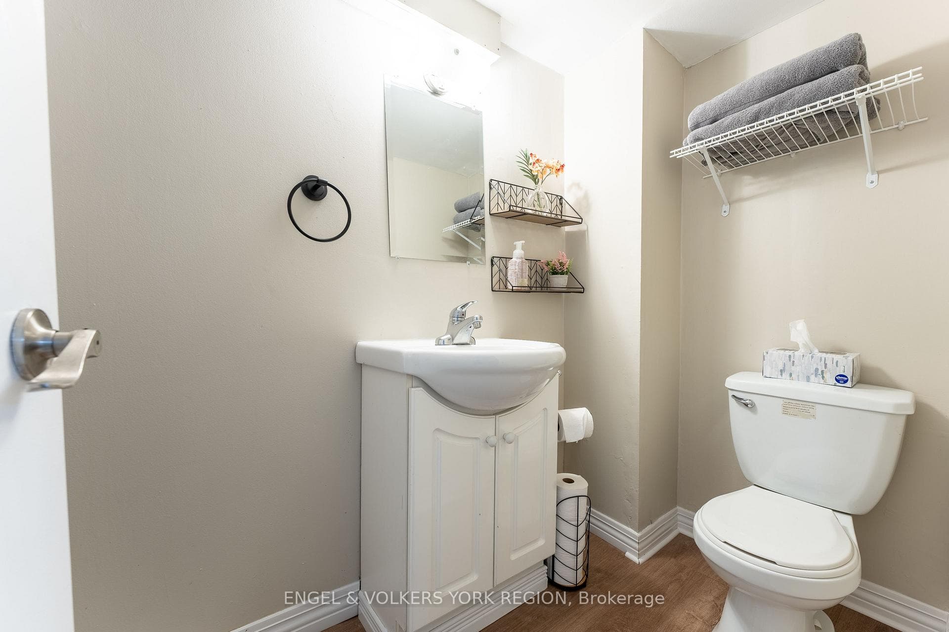 613 Red Deer Street photo 22