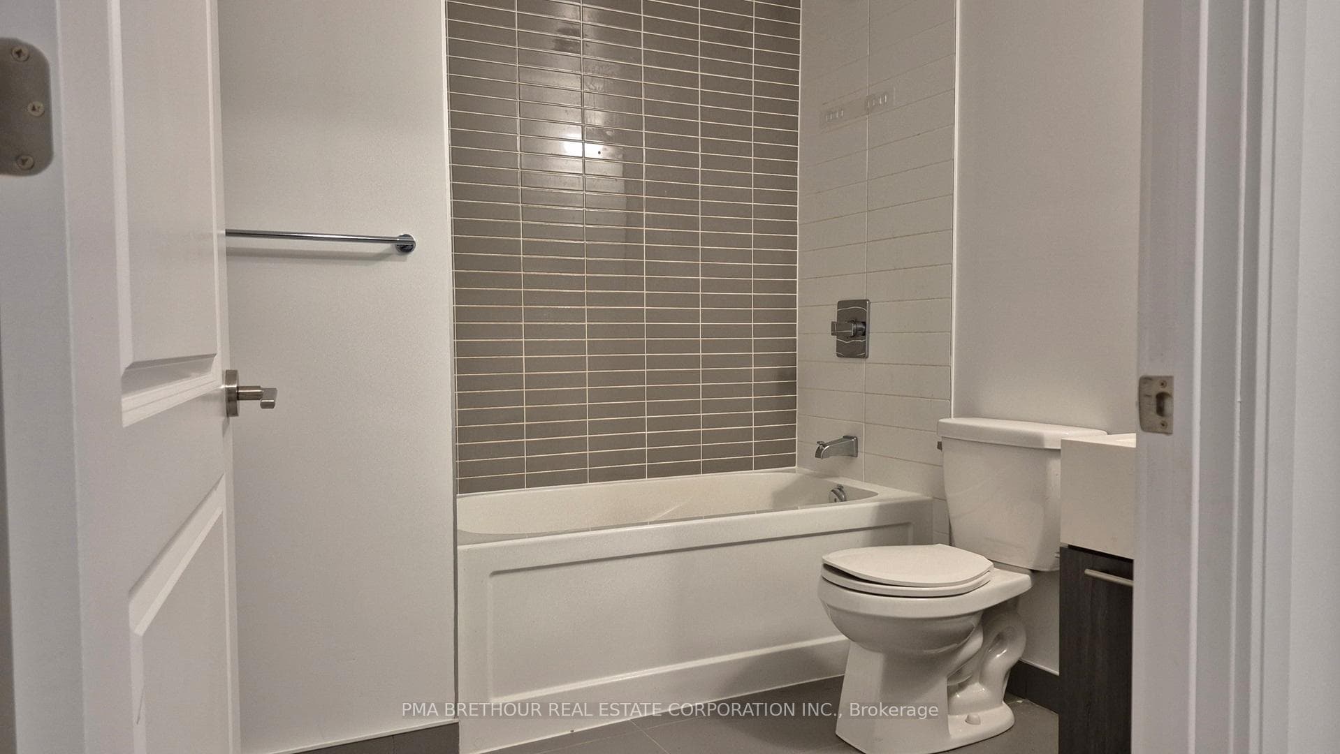 25 Neighbourhood Lane Unit 208 photo 23