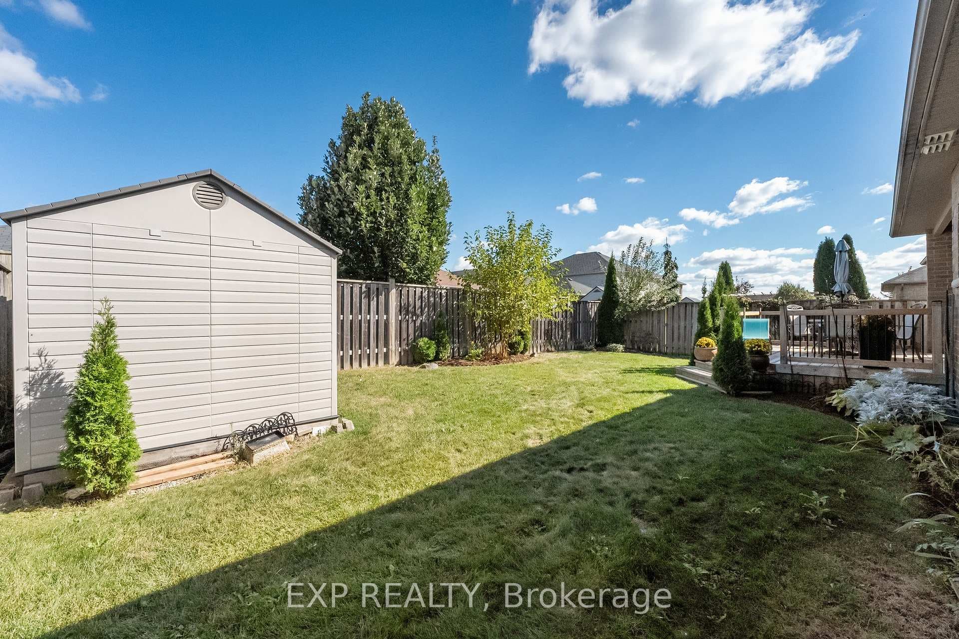 Fully-Fenced & Lanscaped Yard