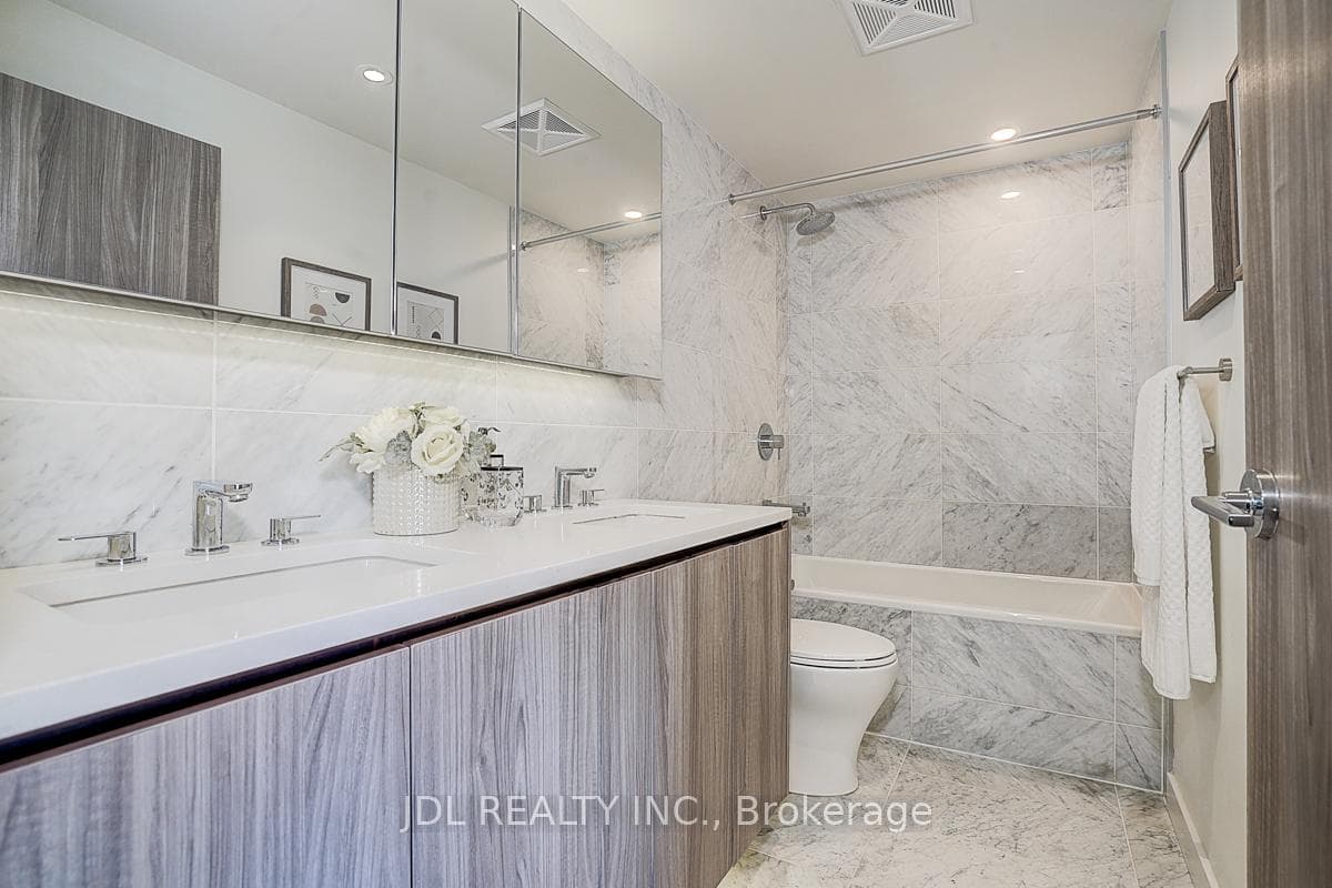 95 Mcmahon Drive Unit 3102 photo 25