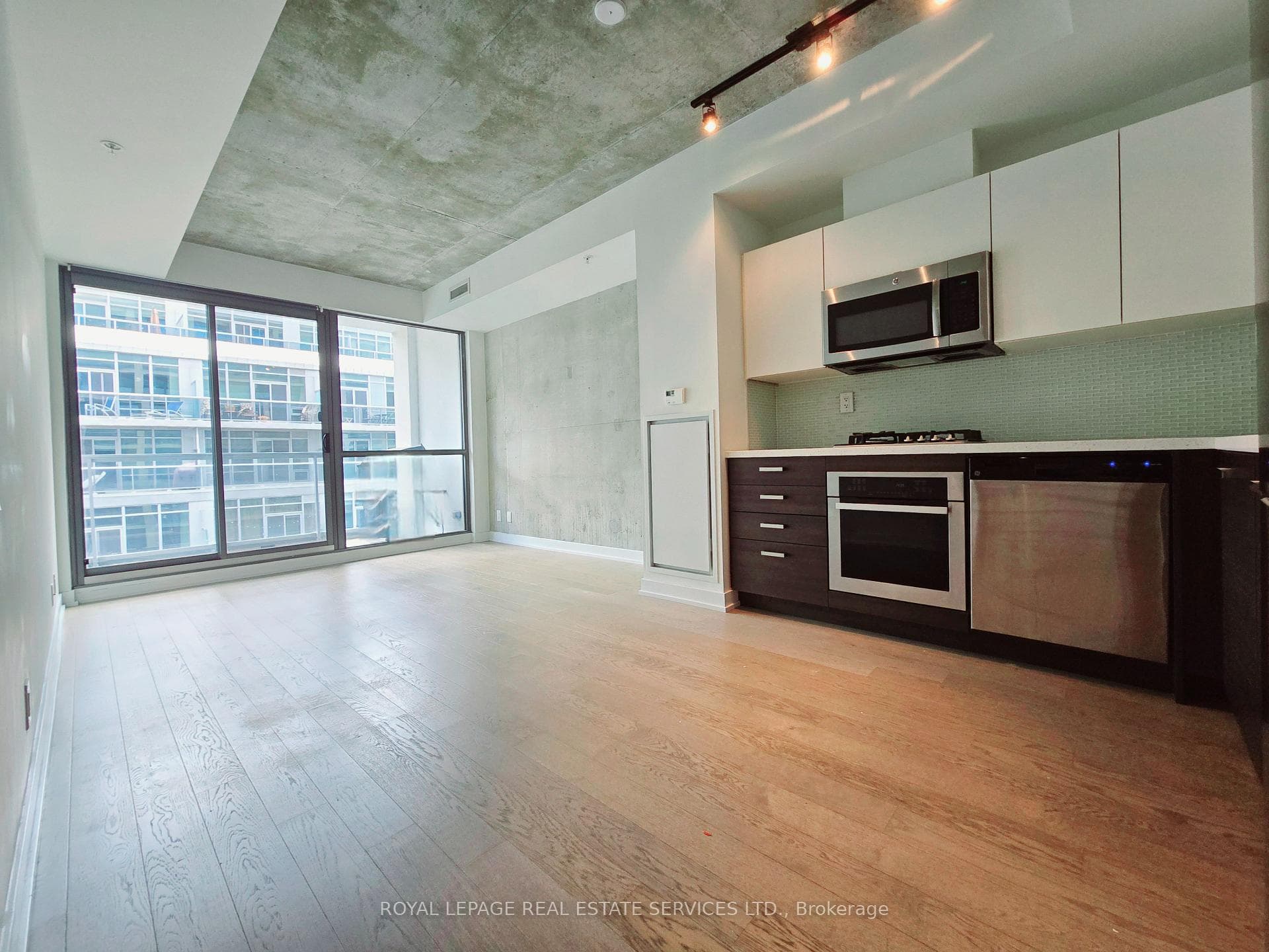 39 Brant Street Unit 714 photo 1