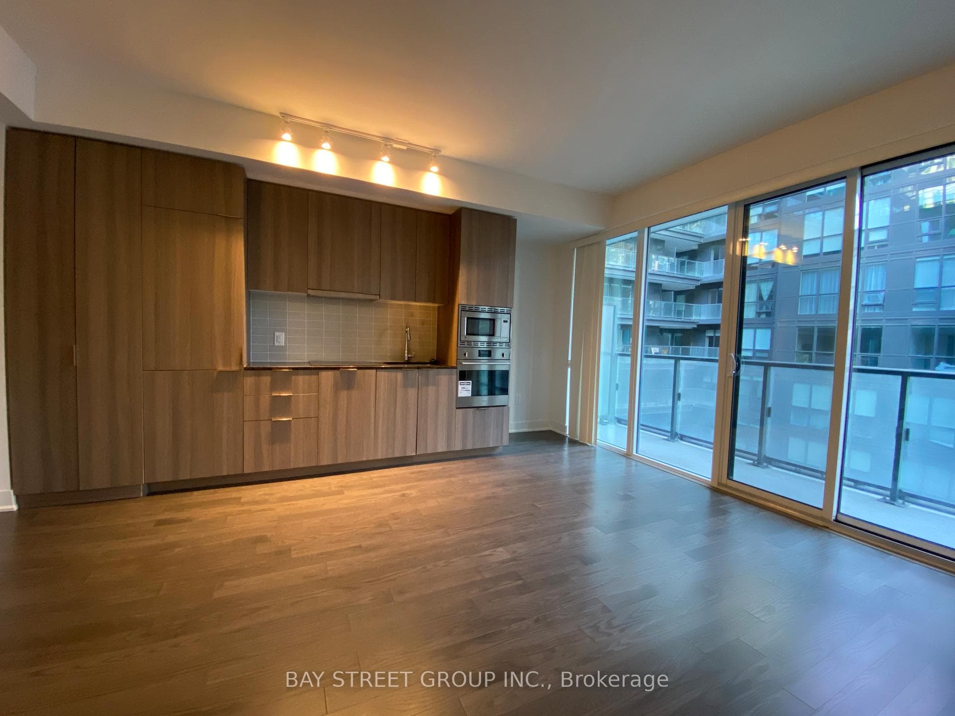 955 Bay Street Unit 506 photo 8