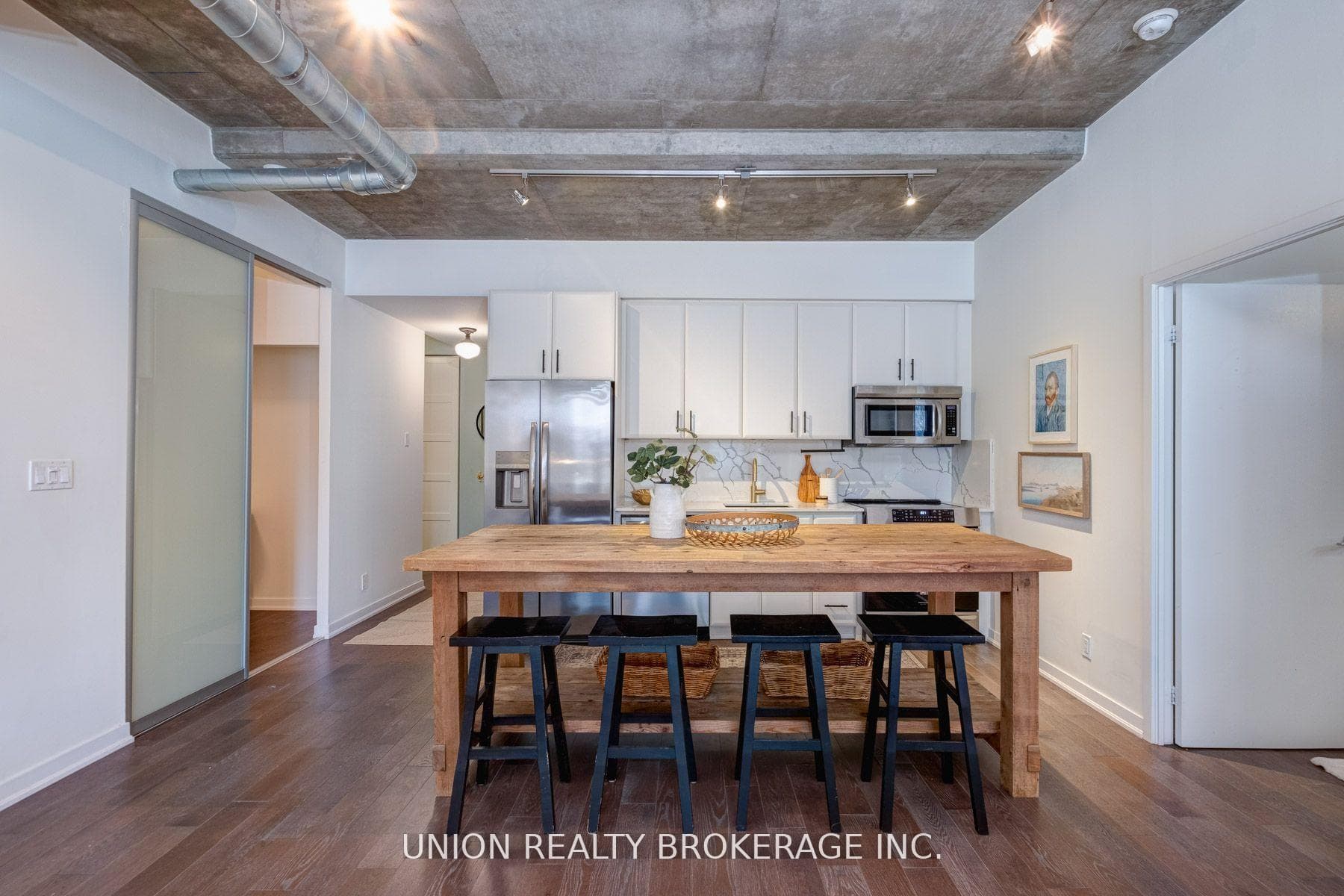 201 Carlaw Avenue Unit 105 photo 11