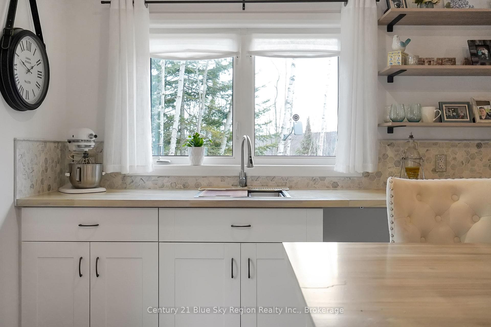 104 GREENWOOD Drive photo 27