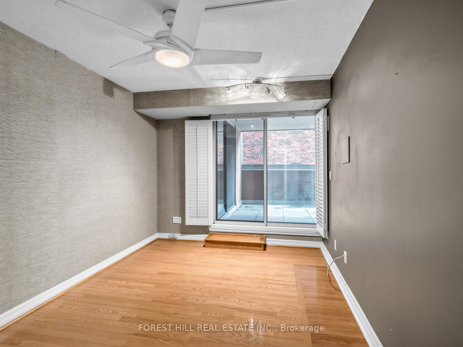 2727 Yonge Street Unit 412 photo 18