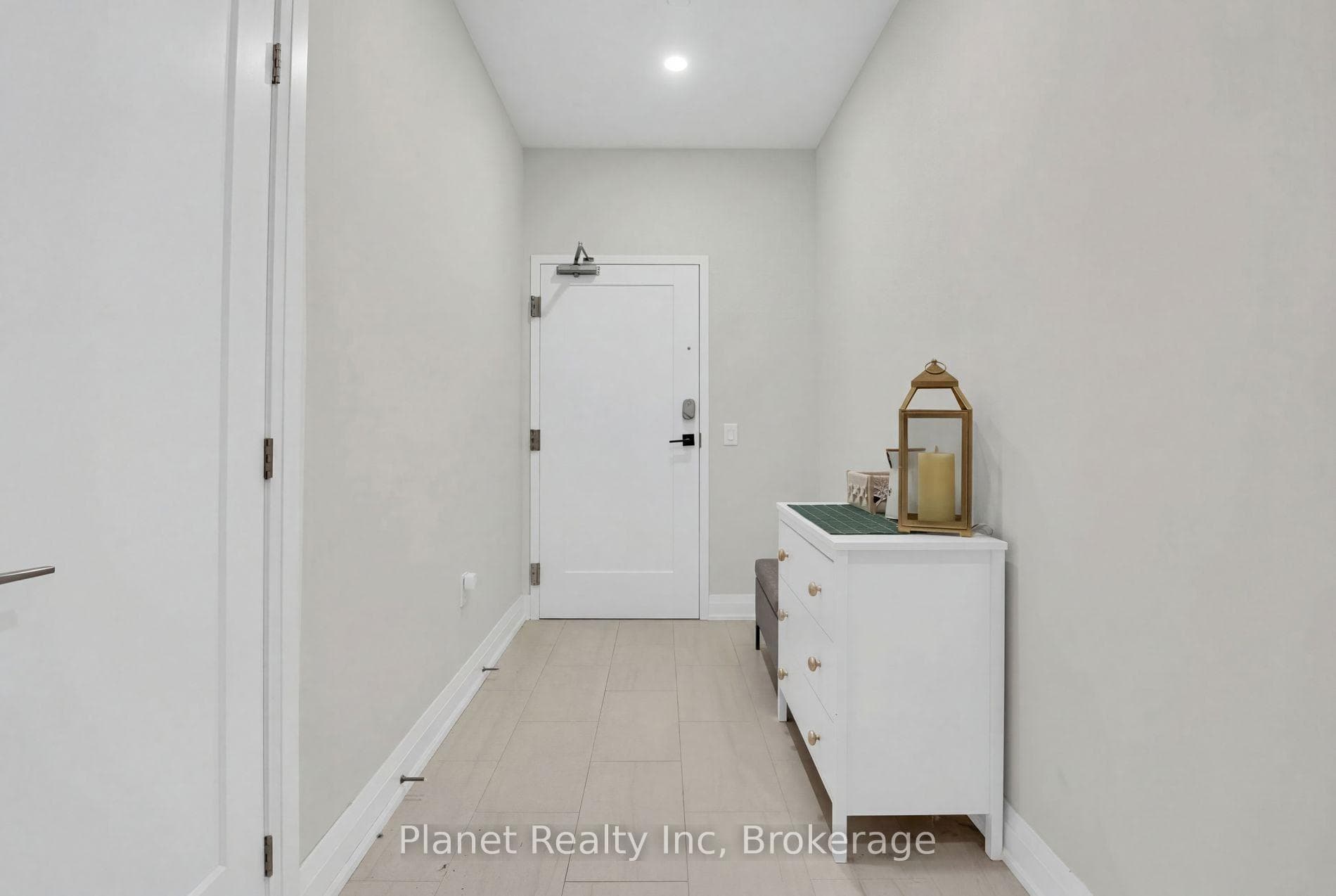 71 Wyndham Street Unit 712 photo 2