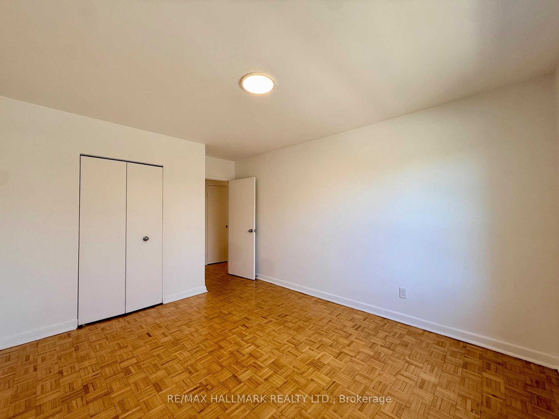 30 Upper Canada Drive Unit 408 photo 9