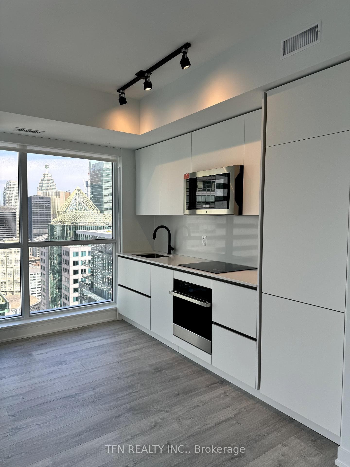 327 King Street Unit 3707 photo 11