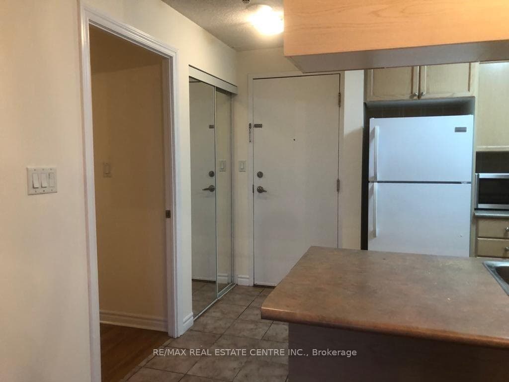 3880 Duke Of York Boulevard Unit 2409 photo 2