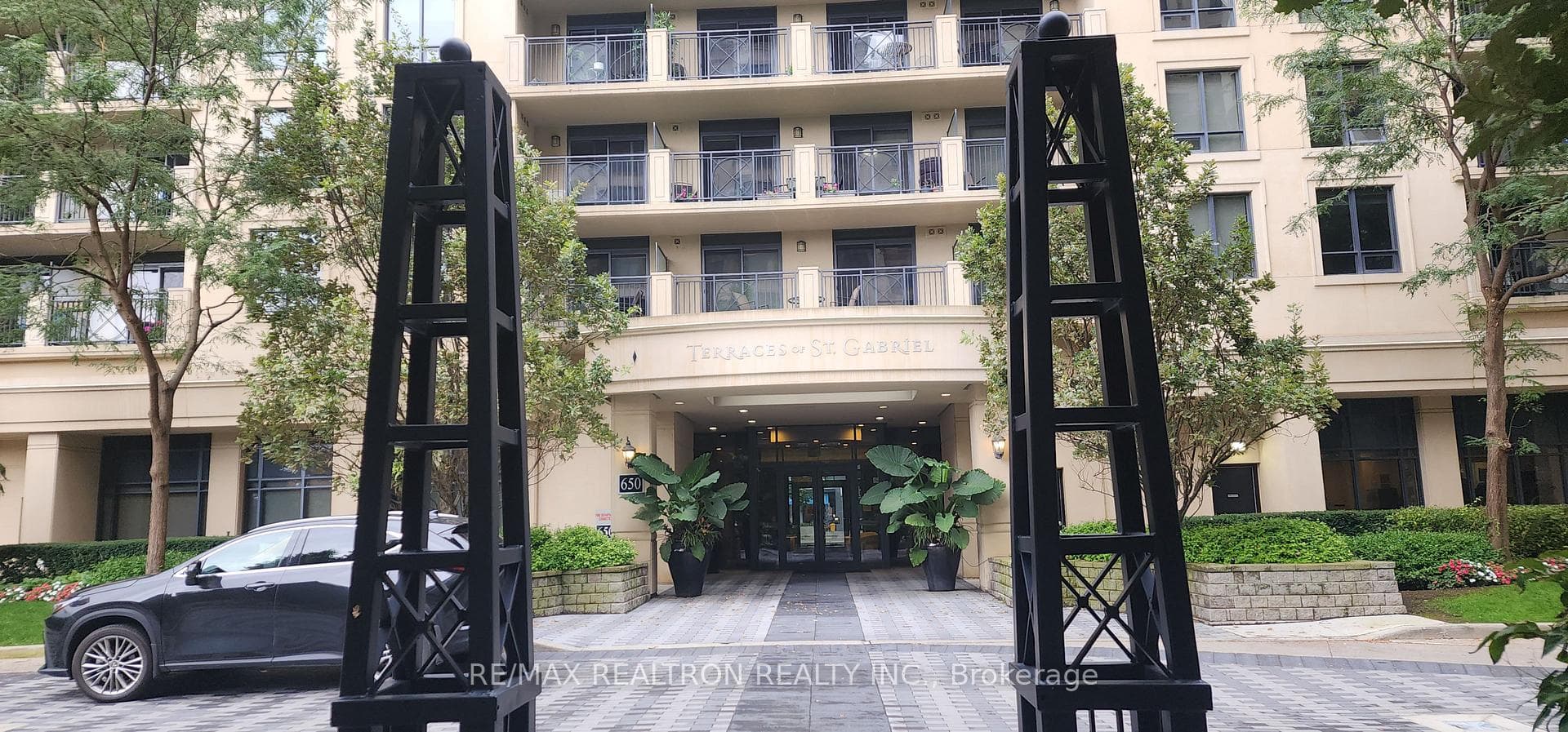 650 Sheppard Avenue Unit 401 photo 1