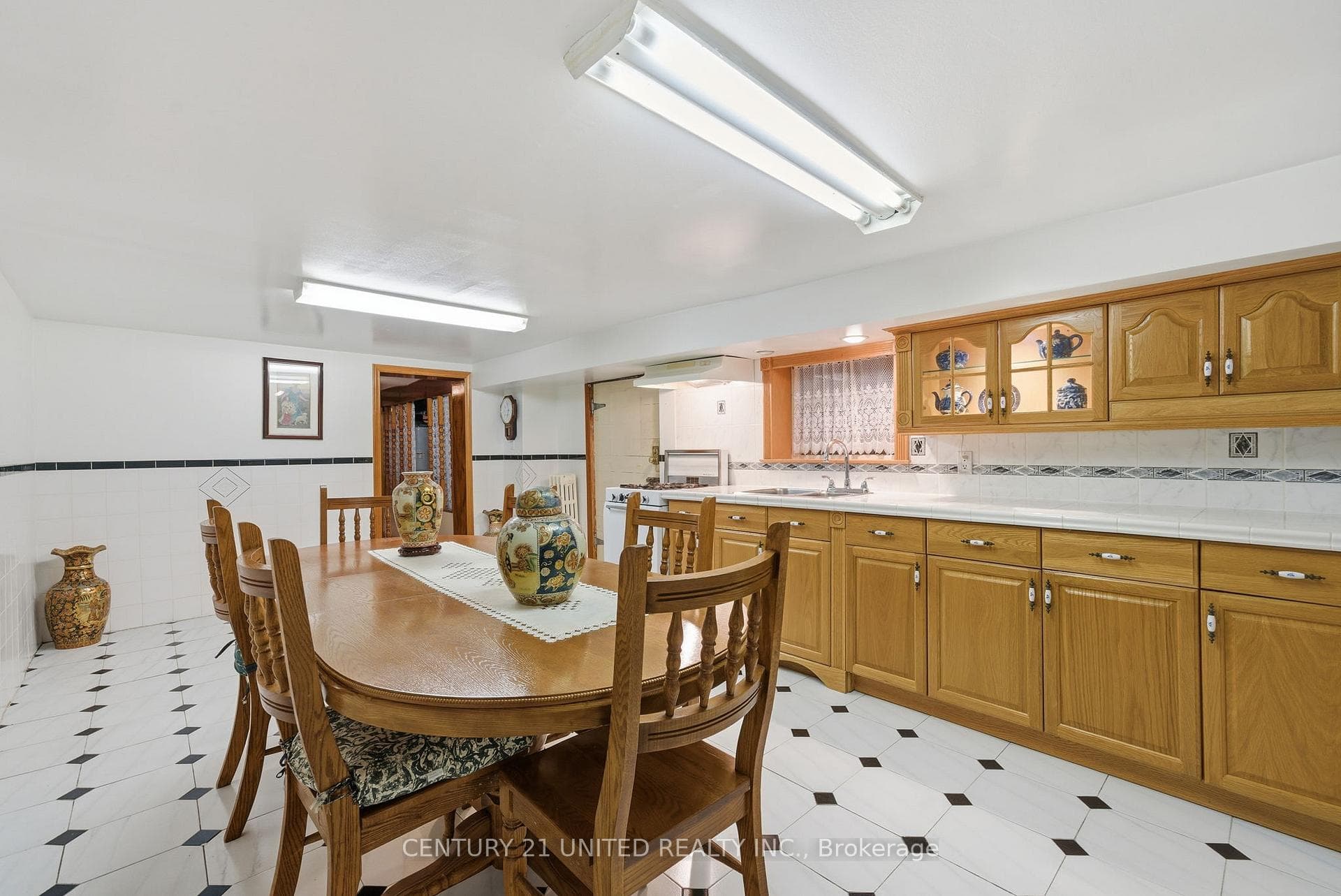 226 Palmerston Avenue photo 38