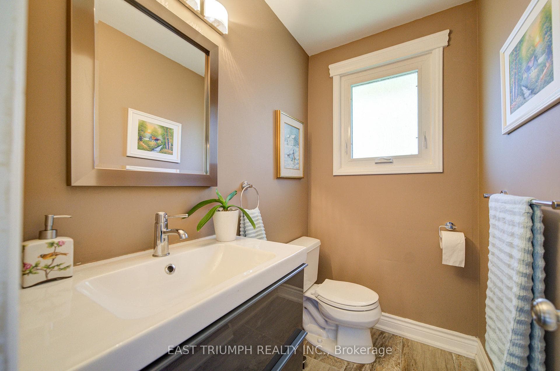 39 ROYAL YORK Road photo 15