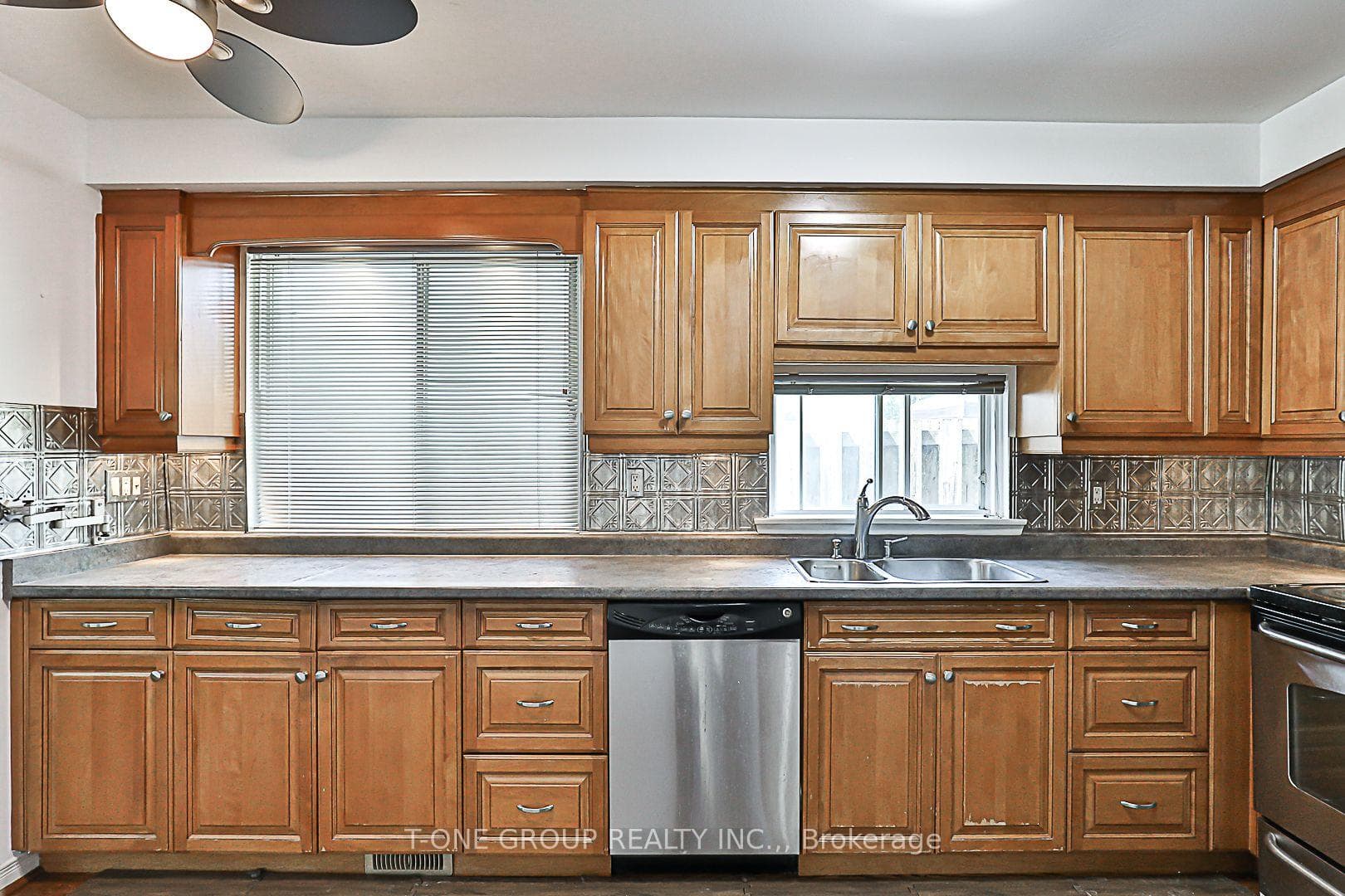 535 Bradley Drive photo 10
