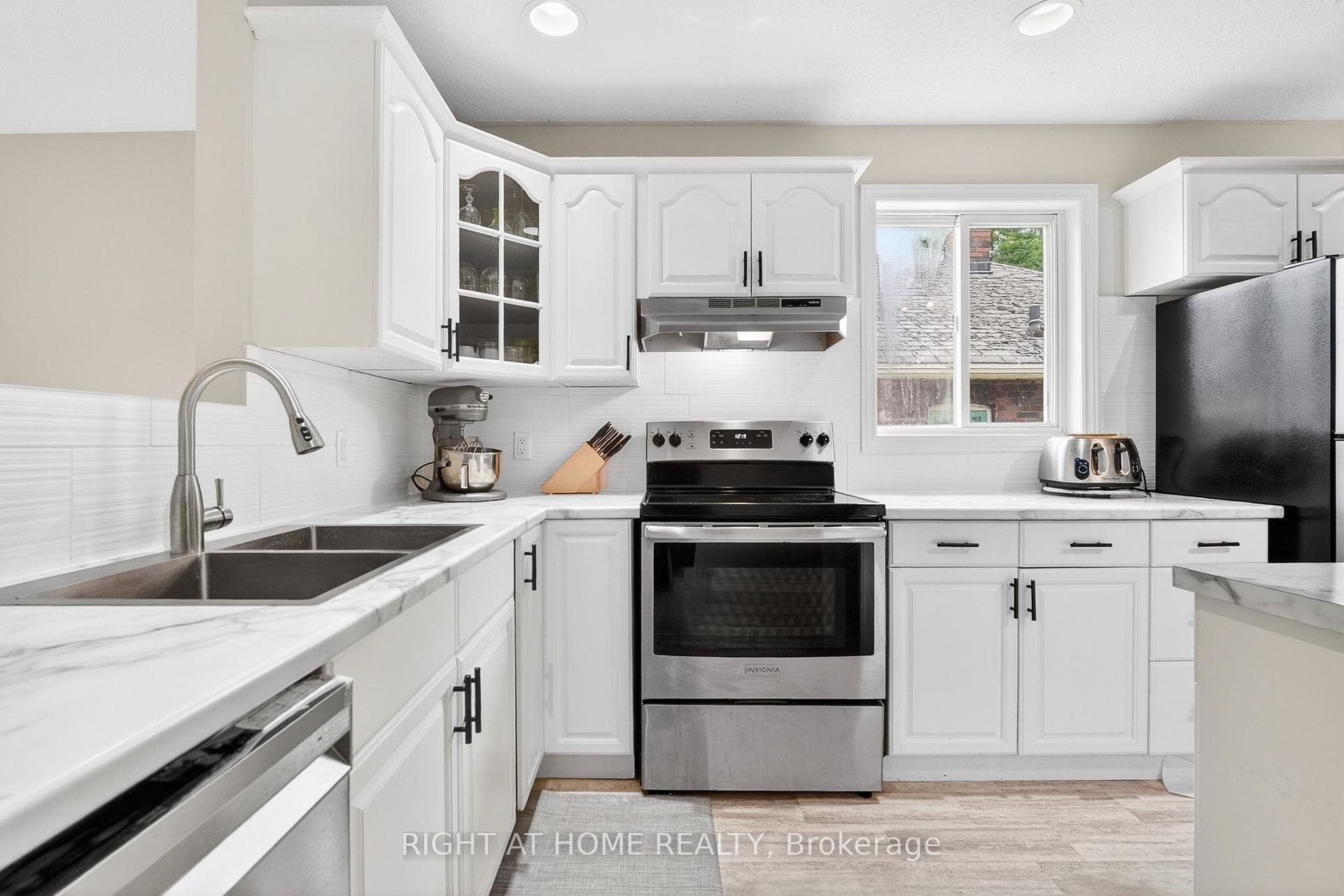5524 Fraser Street photo 8