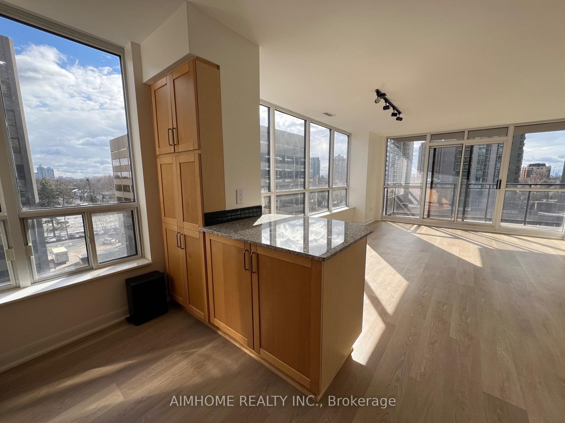 33 Sheppard Avenue Unit 702 photo 11