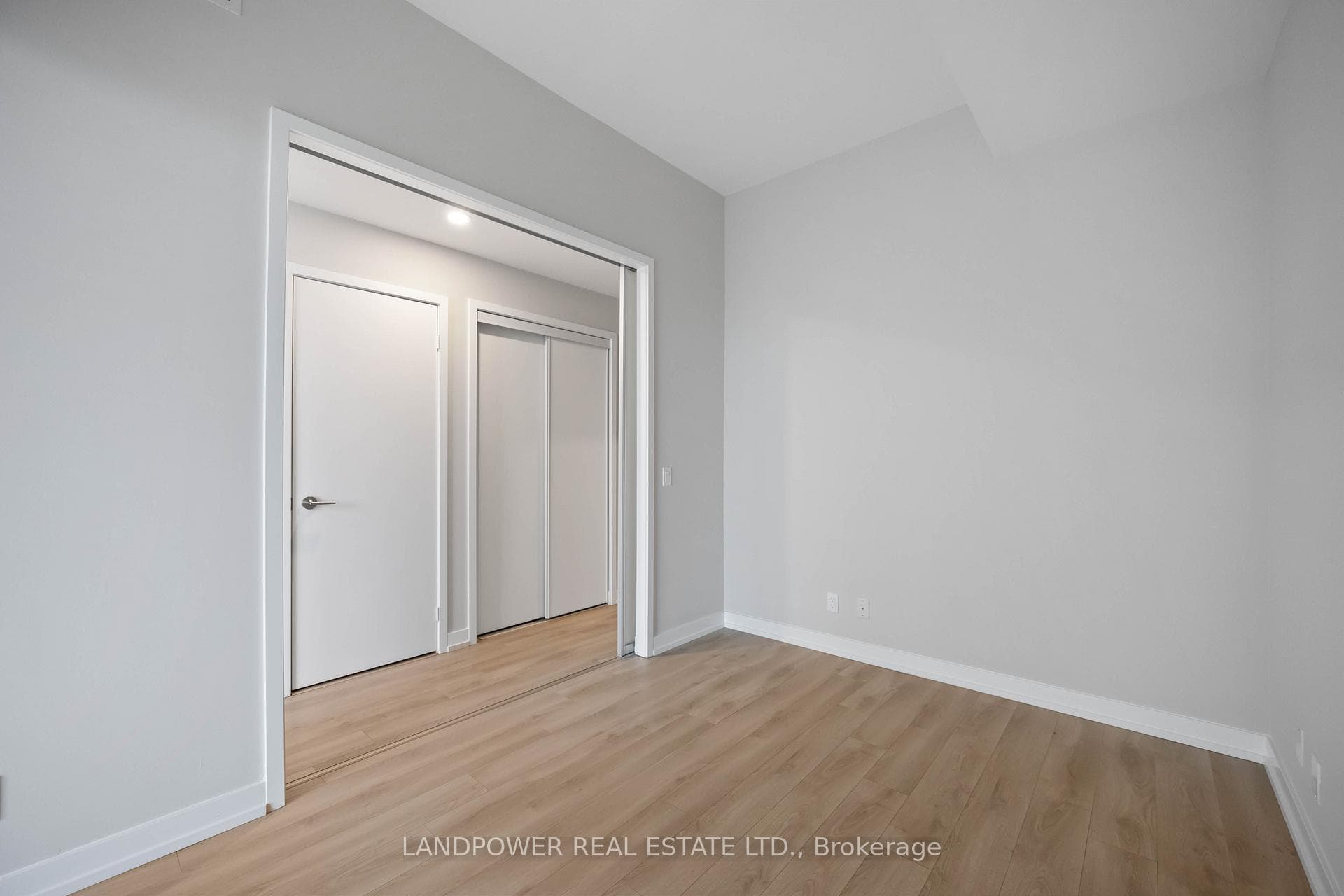 33 Helendale Avenue Unit 1102 photo 10