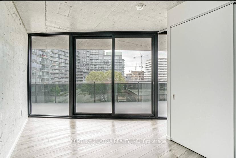 21 Lawren Harris Square Unit 404 photo 18