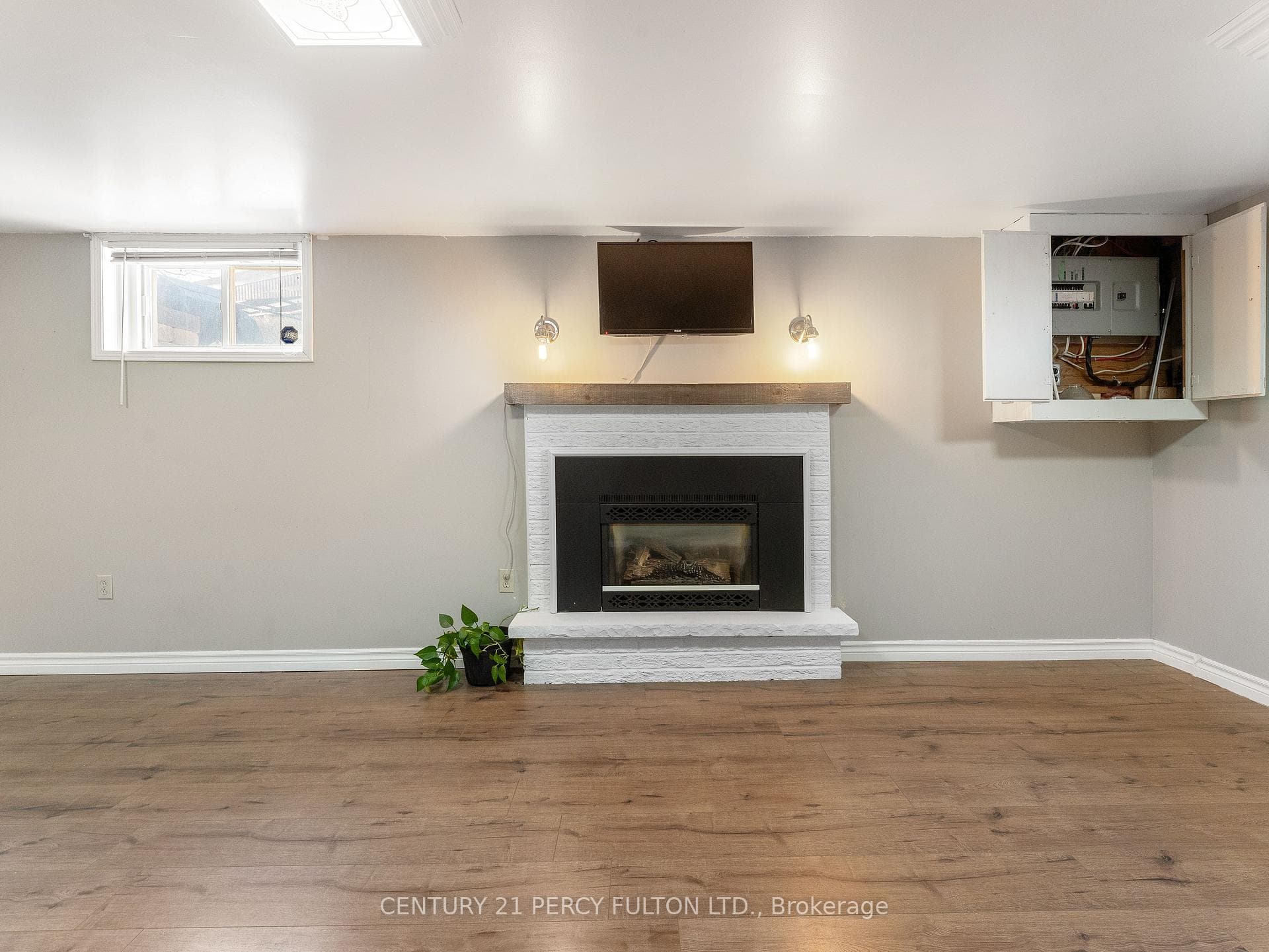 776 Regent Drive photo 29