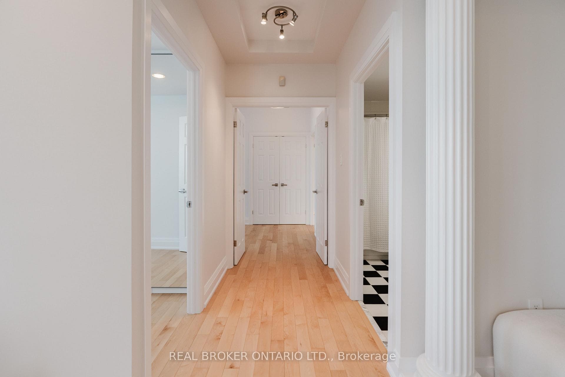 1480 Riverside Drive Unit 806 photo 18