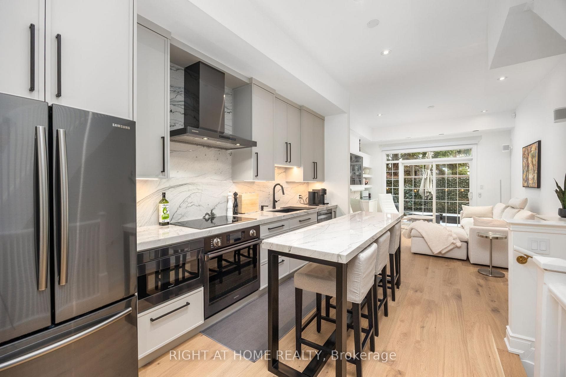 1011 Dundas Street photo 8