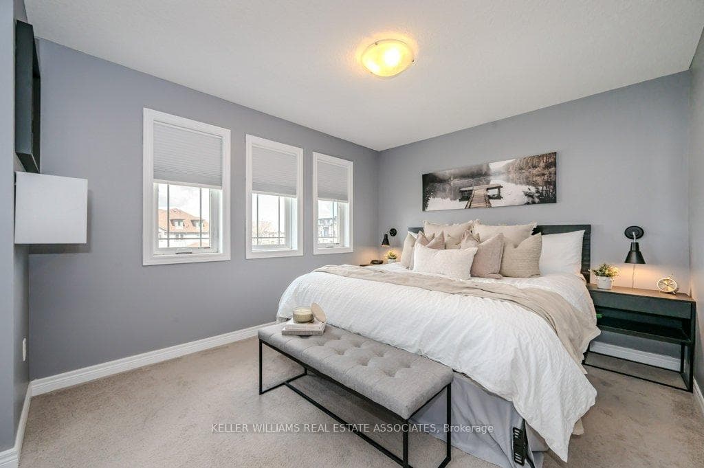 690 Victoria Road photo 18