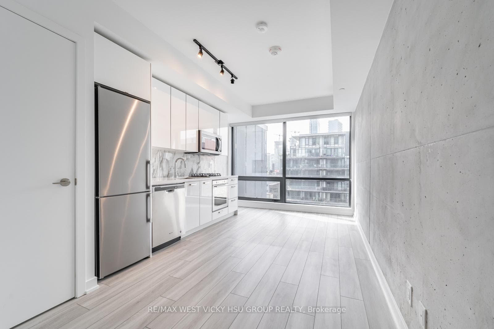 458 Richmond Street Unit 806 photo 4