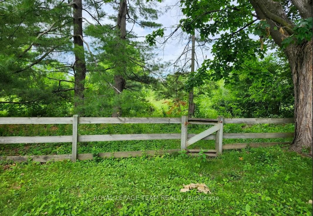 Property backs on NCC Experimental Farm Parkway