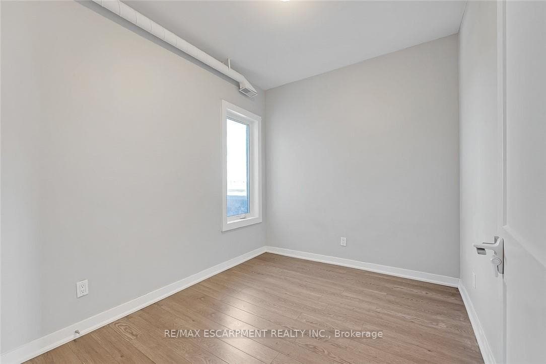 657 BARTON Street Unit 302 photo 16