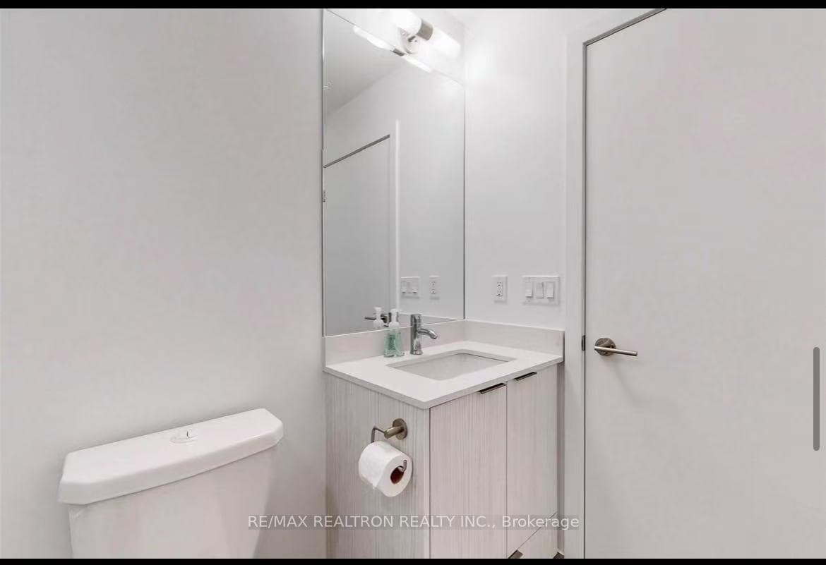 38 Forest Manor Road Unit 810 photo 11