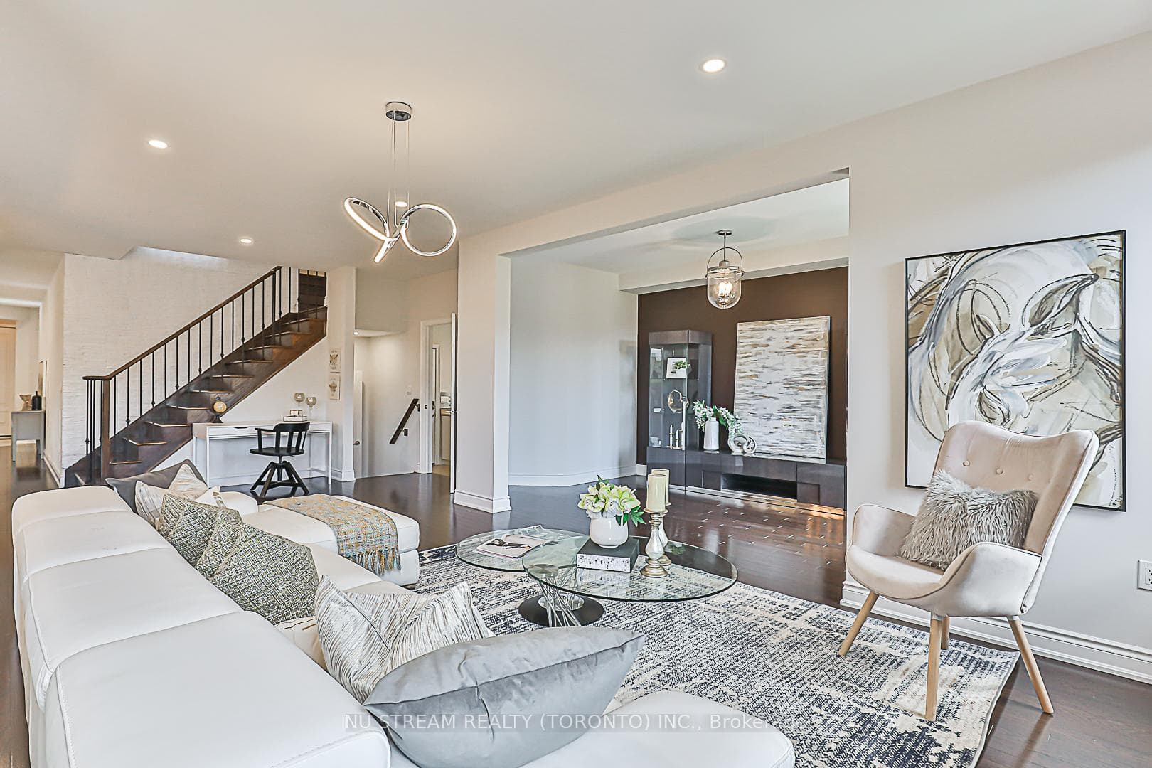 63 Heintzman Crescent photo 6