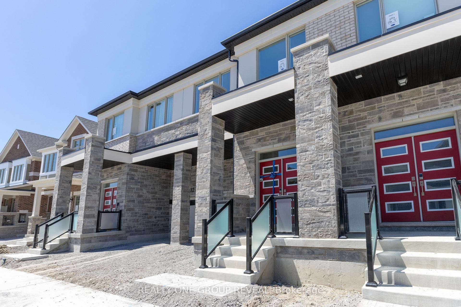130 Leslie Richards Street photo 2