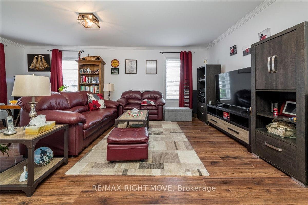 1 Sinclair Crescent photo 5
