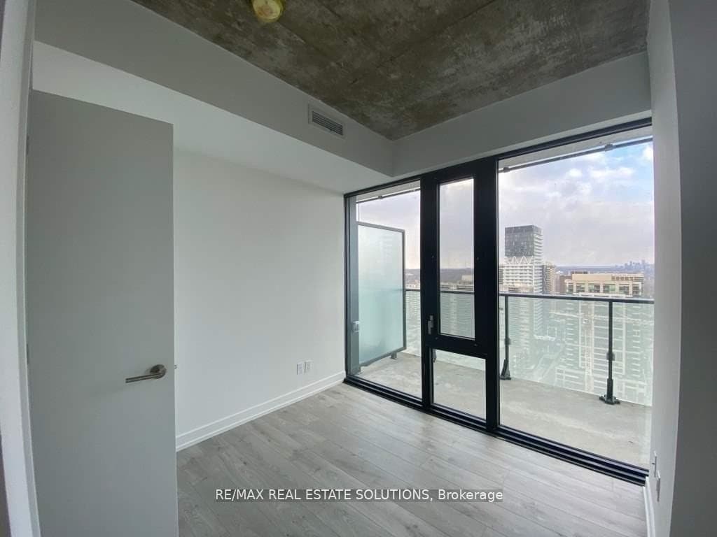 161 Roehampton Avenue Unit 2504 photo 11