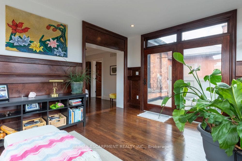 63 Stanley Avenue photo 28