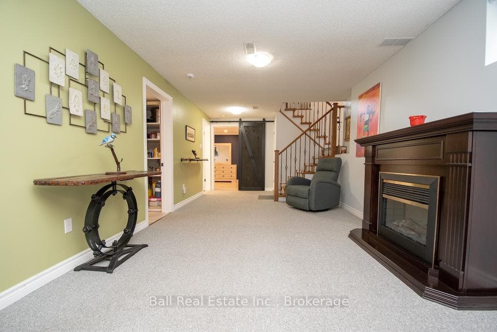 12 Lakefield Court photo 34