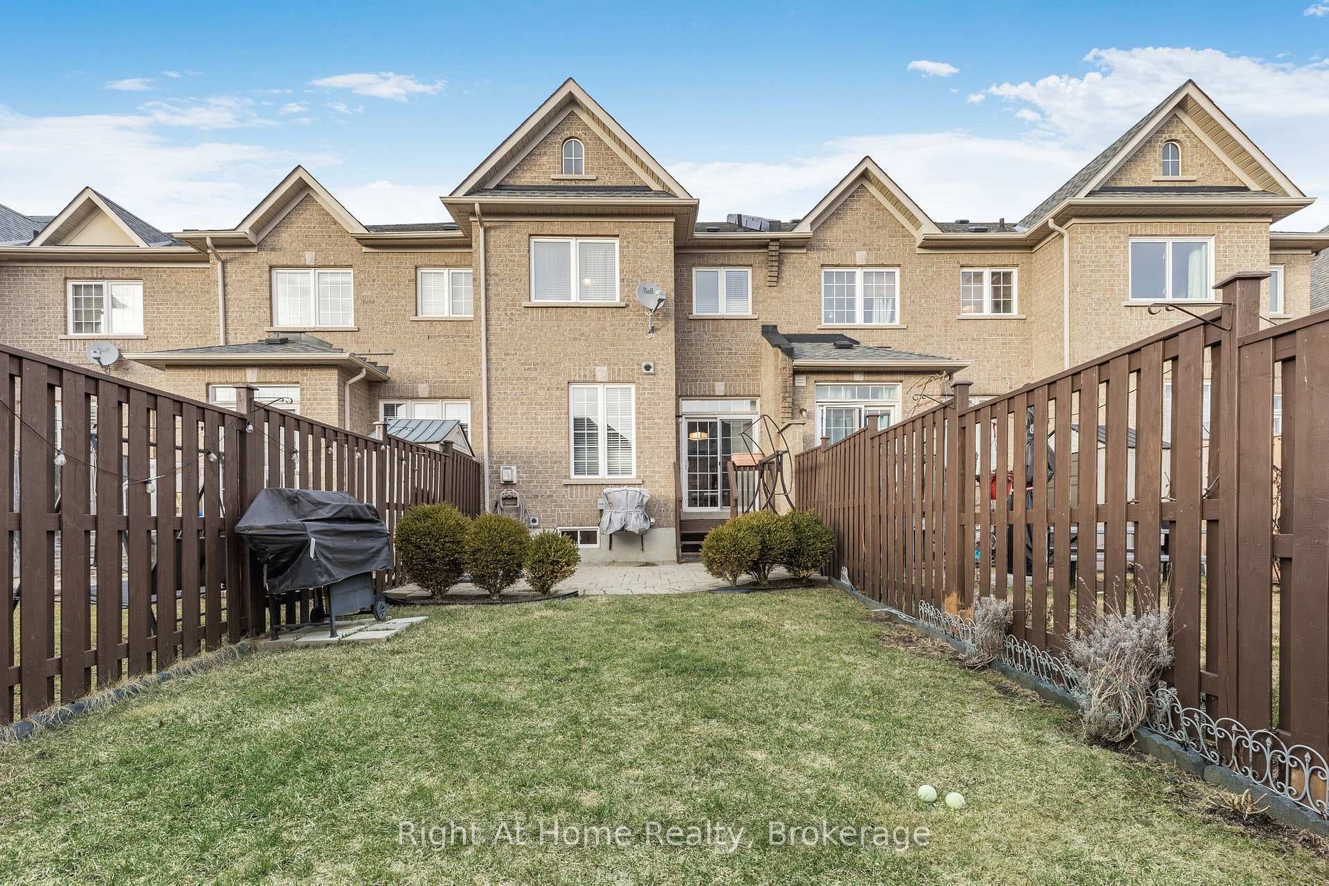 2401 Whistling Springs Crescent photo 34