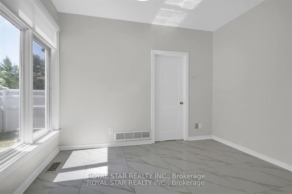 611 Devonwood Circle photo 16